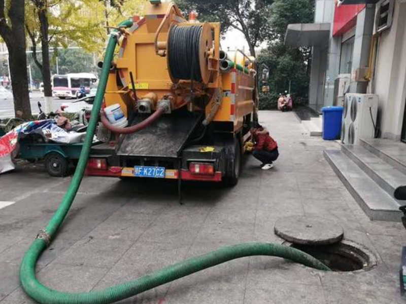 坪山新區專車吸糞污水化油池安裝排污管道(dào)高壓疏通管道(dào)