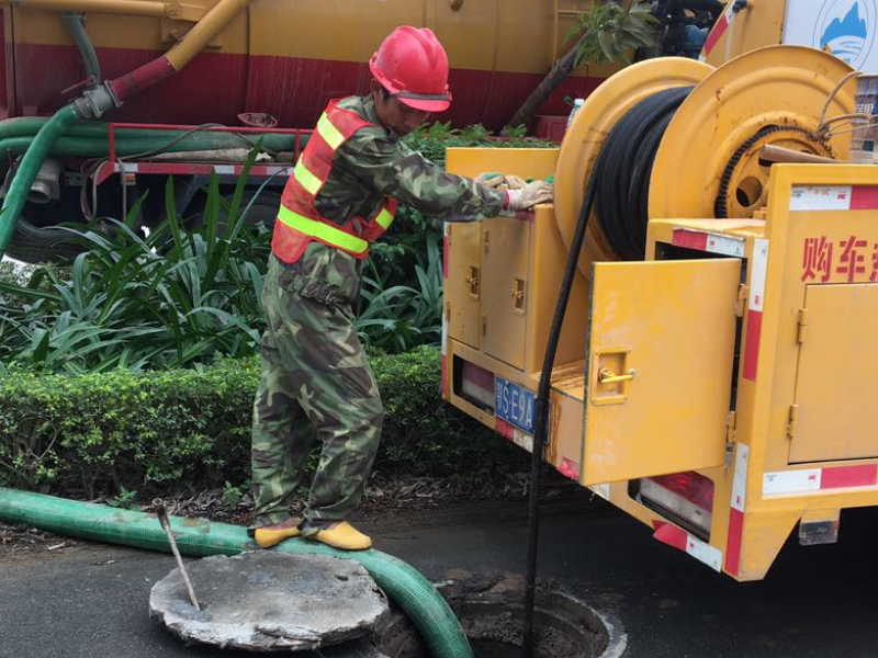 邛崃化糞池清理污水池清理高壓疏通汽車抽糞河道(dào)清淤