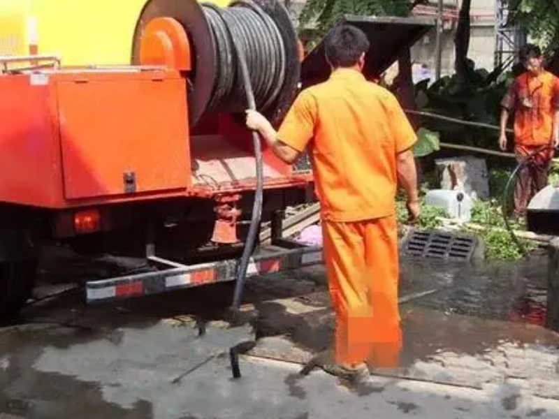 深圳大鵬高空安裝路燈車出租高空作業車租賃升降機出租