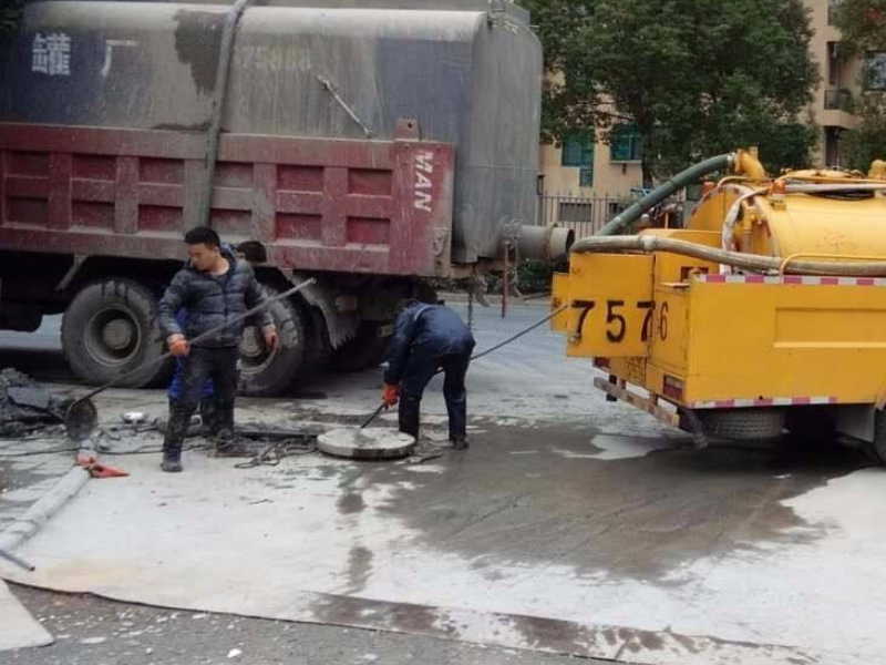 南京玄武區湖景花園化糞池清掏，專業吸污抽糞車