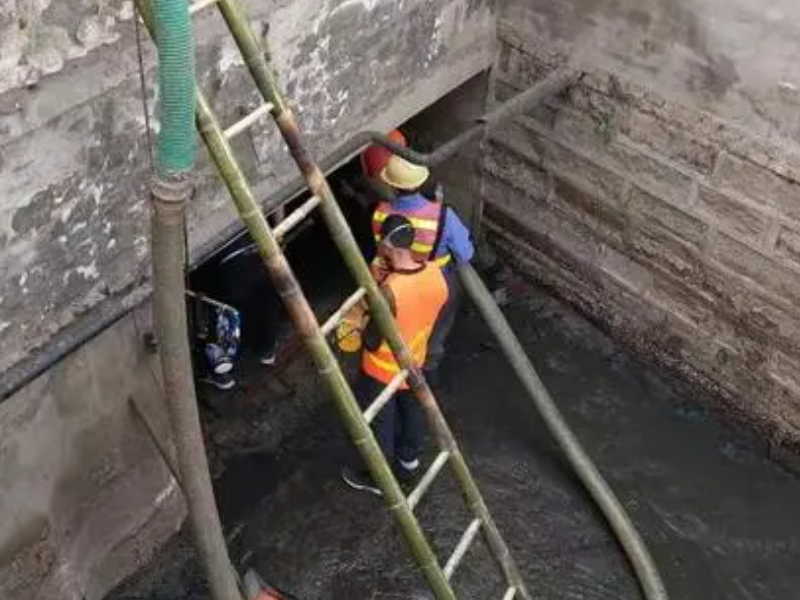 昆山開(kāi)發(fā)區雲雀路污水雨水管道(dào)清理清洗、_環衛抽糞