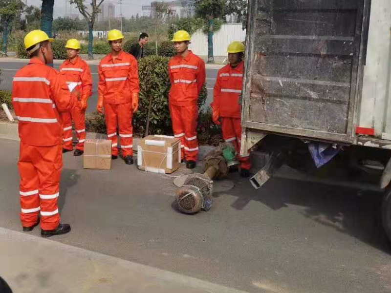 盤龍區白龍路疏通下水道(dào) 專業抽隔油池 高壓車清洗