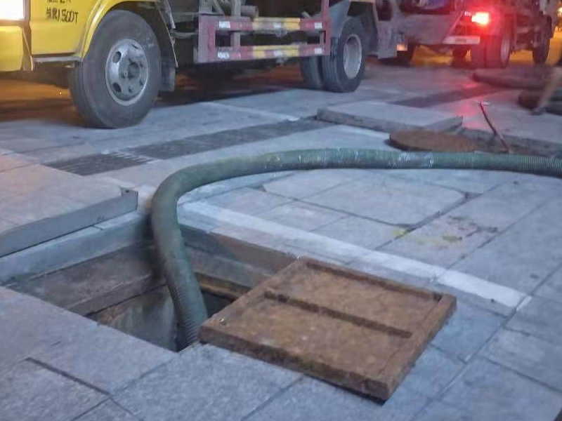 天津市空港專車清理污水